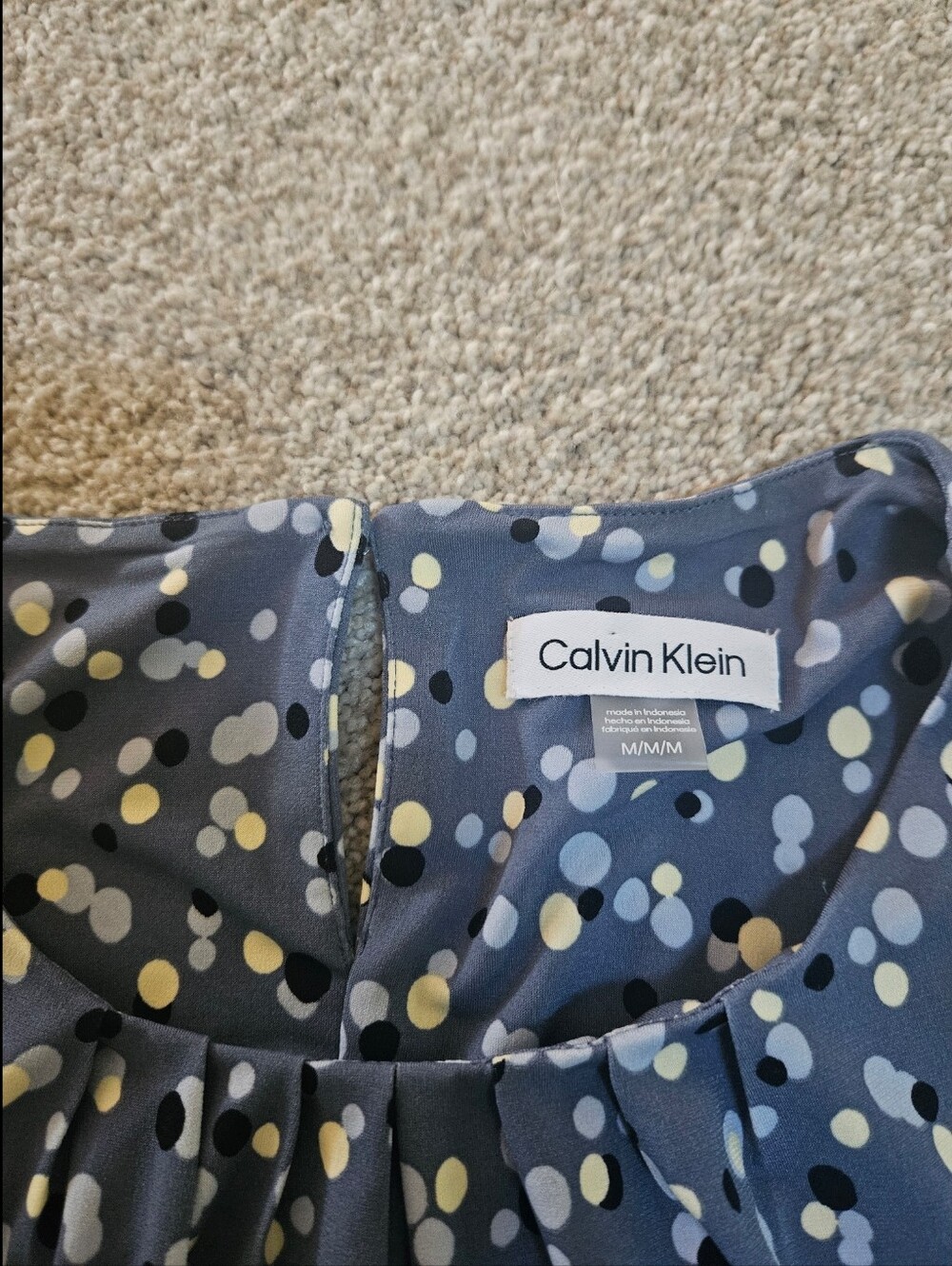 Calvin Klein Shell - Picture 2 of 7
